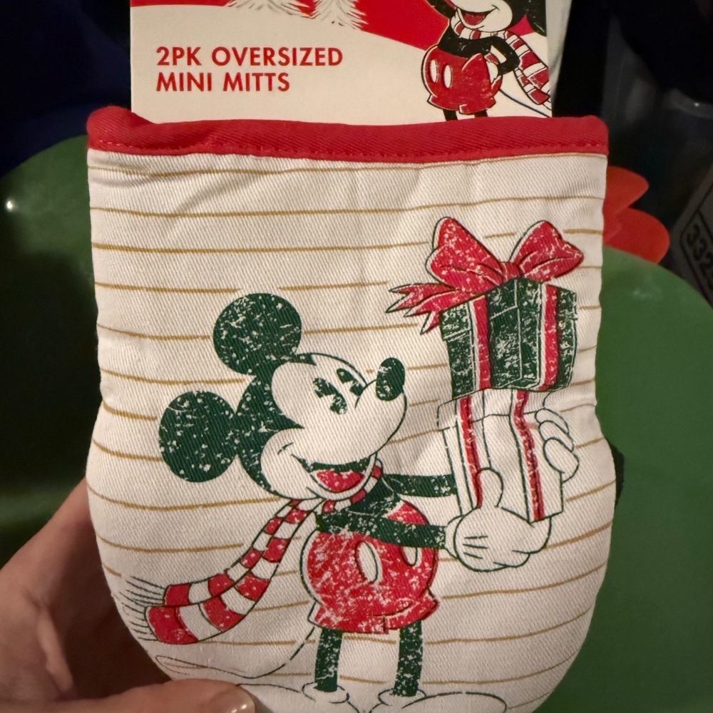 Marshalls Mickey Mouse Holiday Oven Mitts - Red and Green